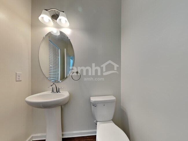 Building Photo - 330 Crabapple Cir