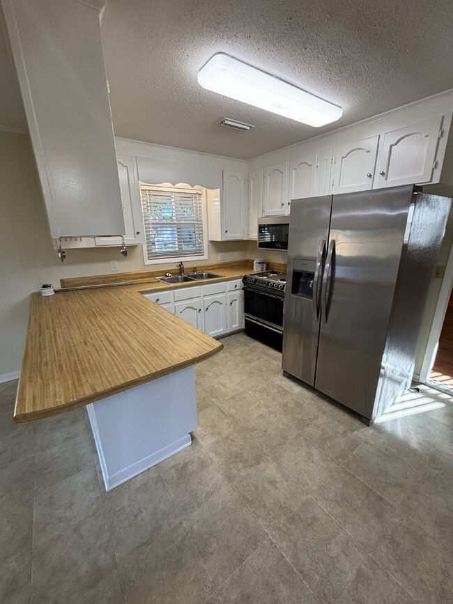 Building Photo - 761 Bob Hall Rd