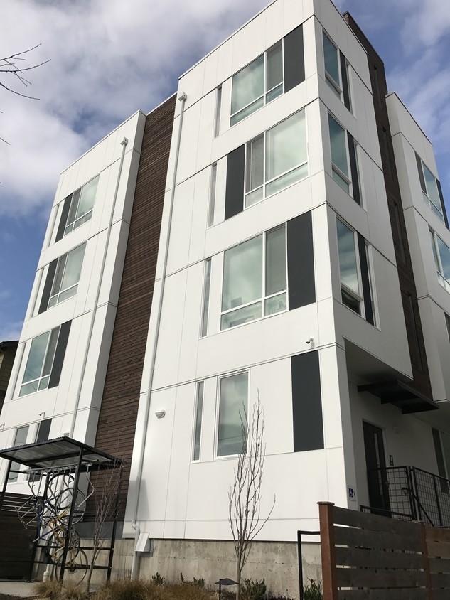 Building Photo - 2651 Base Ballard