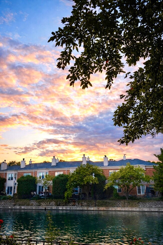 Building Photo - 362 Town Pl Cir