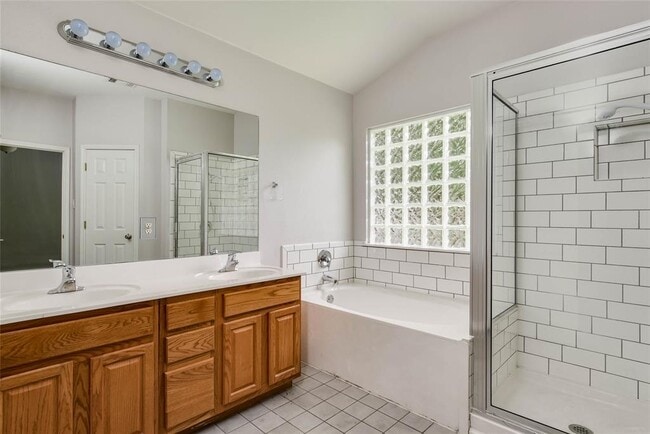Building Photo - 3108 Lynnbrook Dr
