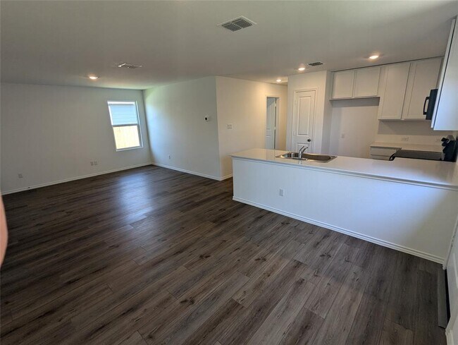 Building Photo - 583 Commander Abbott Dr