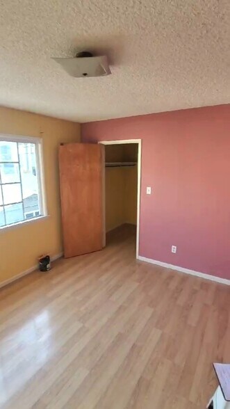 bedroom & closet - 2239 N Frederic St