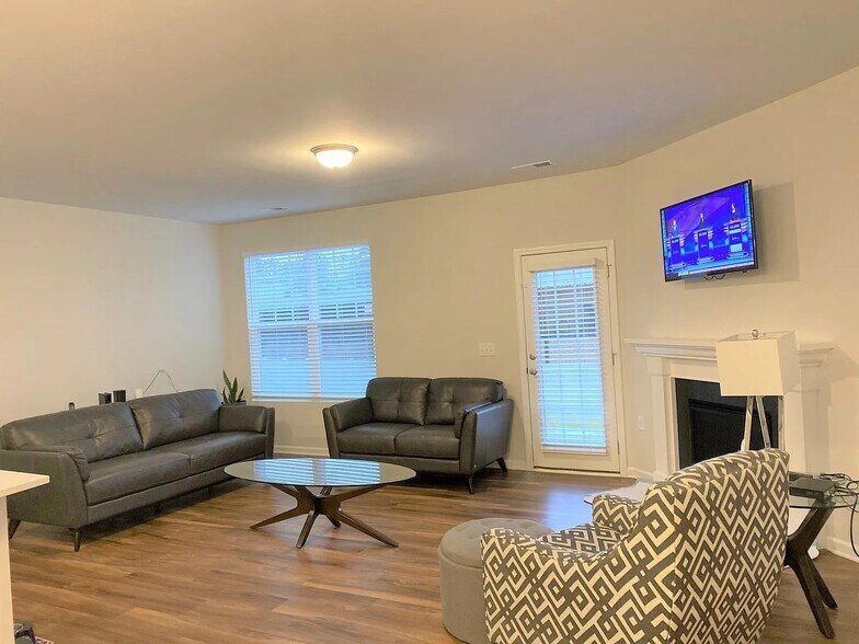 Building Photo - 6185 Beale Loop