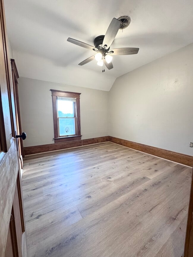 Building Photo - 102 E 8th St