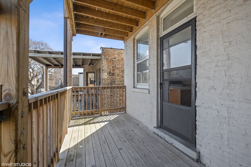 Building Photo - 1444 W Berwyn Ave