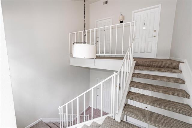 Building Photo - 10438 High Hollows Dr