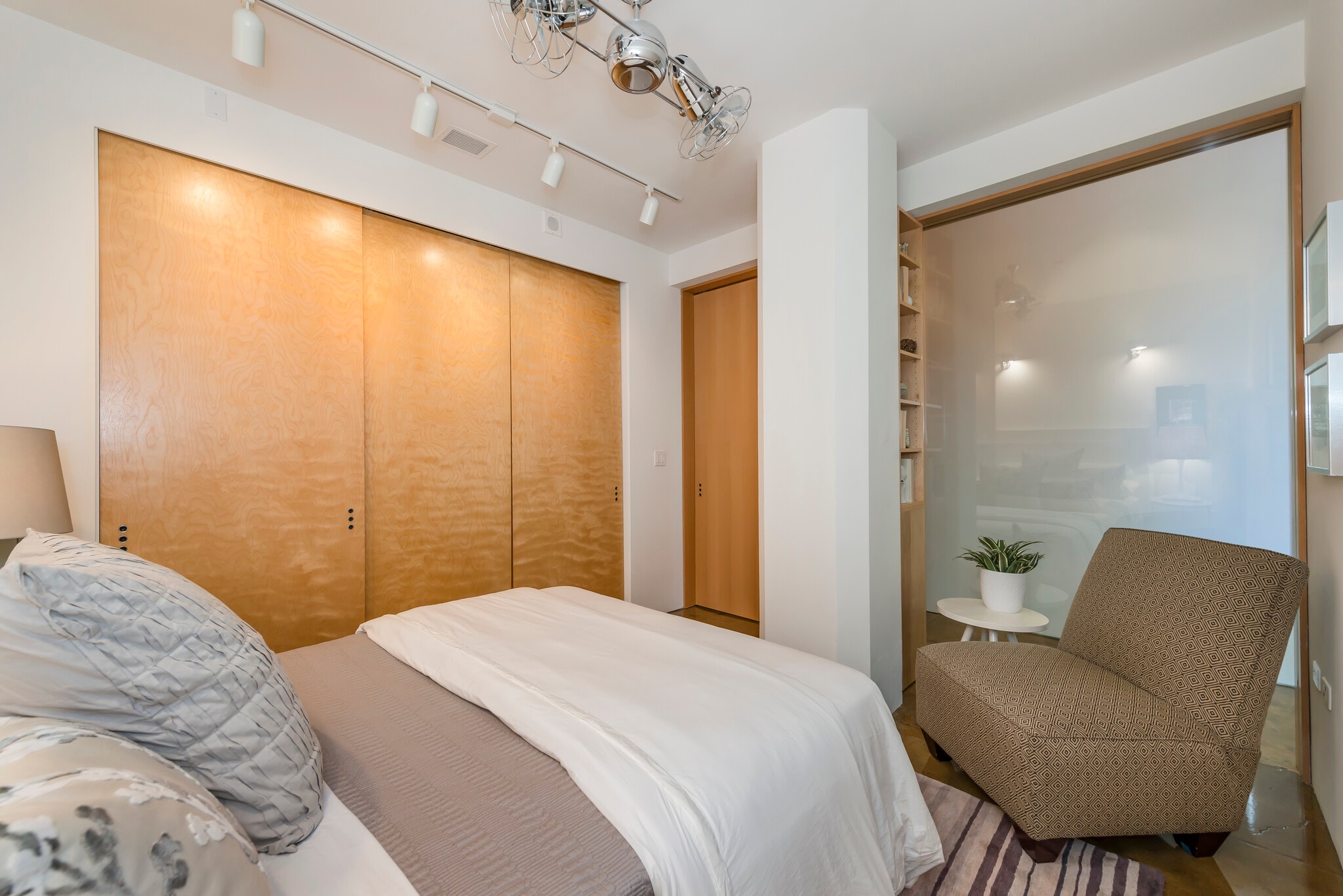 BedRoom-1-1 - 2 Mint Plz