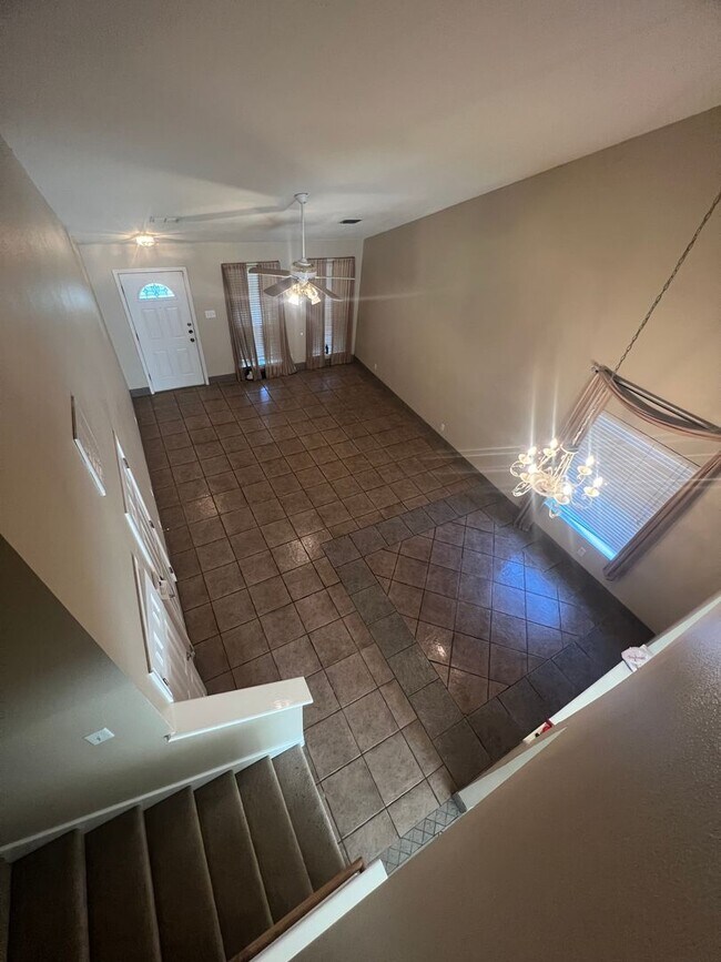 Building Photo - 331 Golden Walk