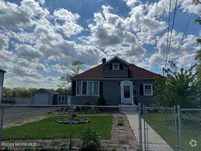 Building Photo - 177 Creek Rd