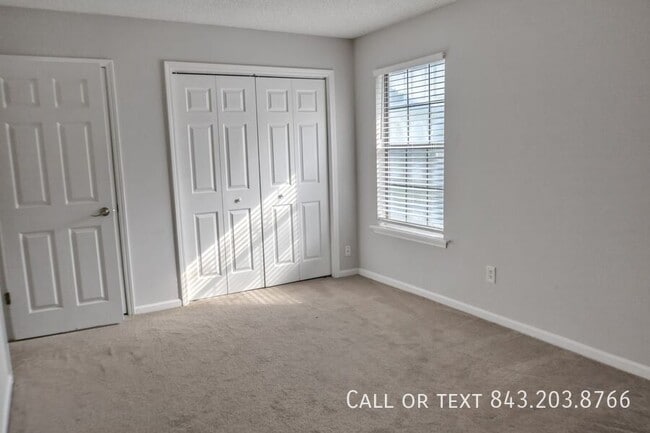 Building Photo - 8016 Thelen St