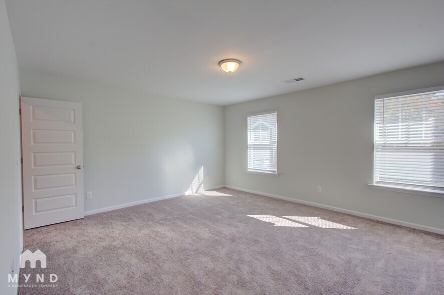 Building Photo - 863 Bergenfield Ln
