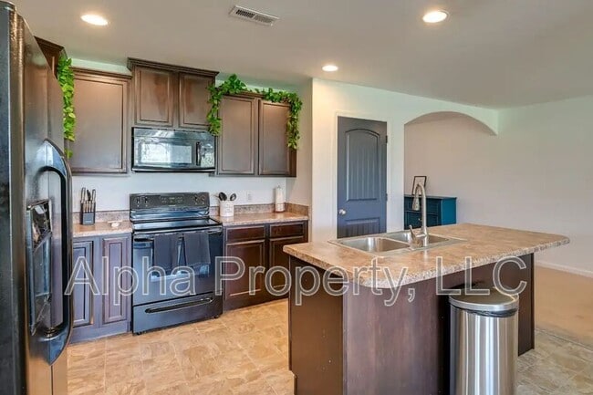 Building Photo - 9 Peggy Ct