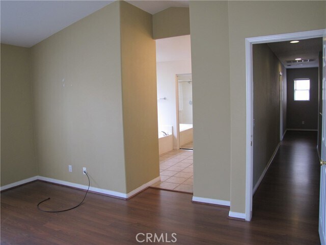 Building Photo - 5661 Knollside Way