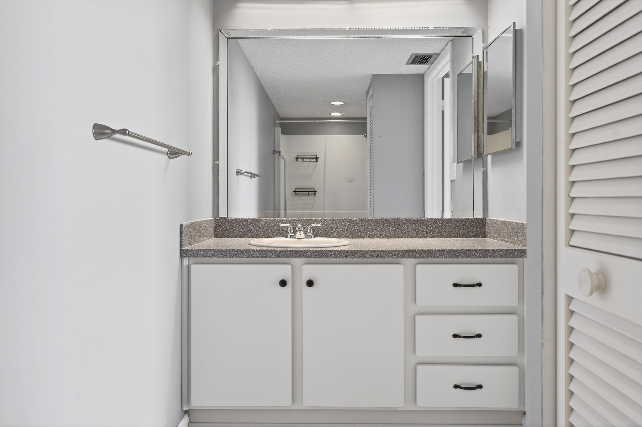 2nd Bath - 500 Treasure Island Causeway