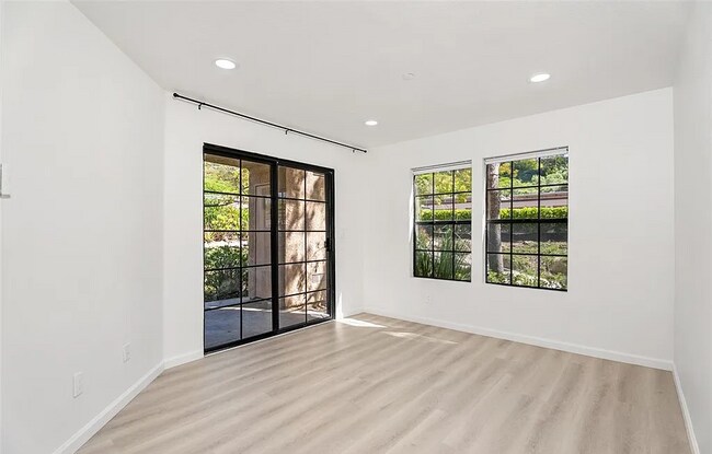 Building Photo - 1046 Calle Del Cerro