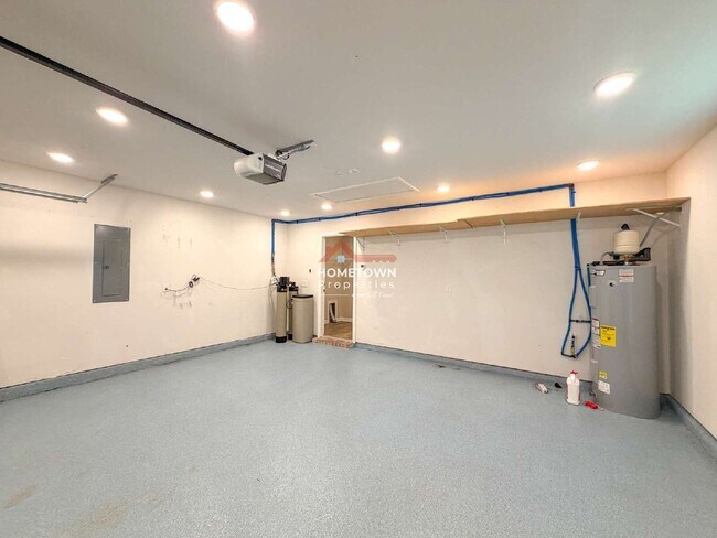 Building Photo - 7305 Lakeside Oak Ct