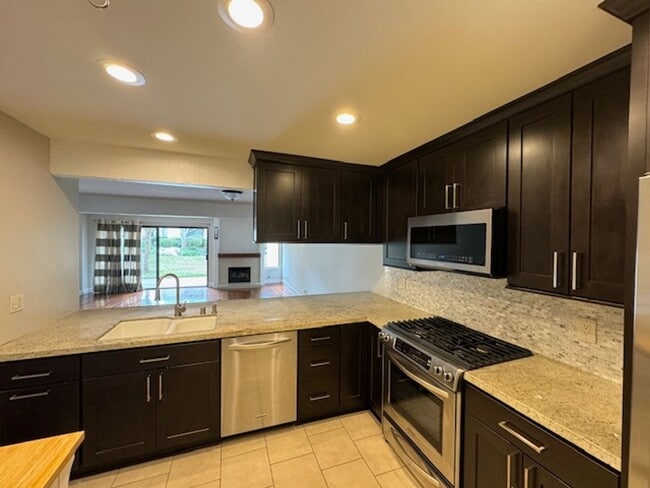 Building Photo - Serene 2 bedroom townhome