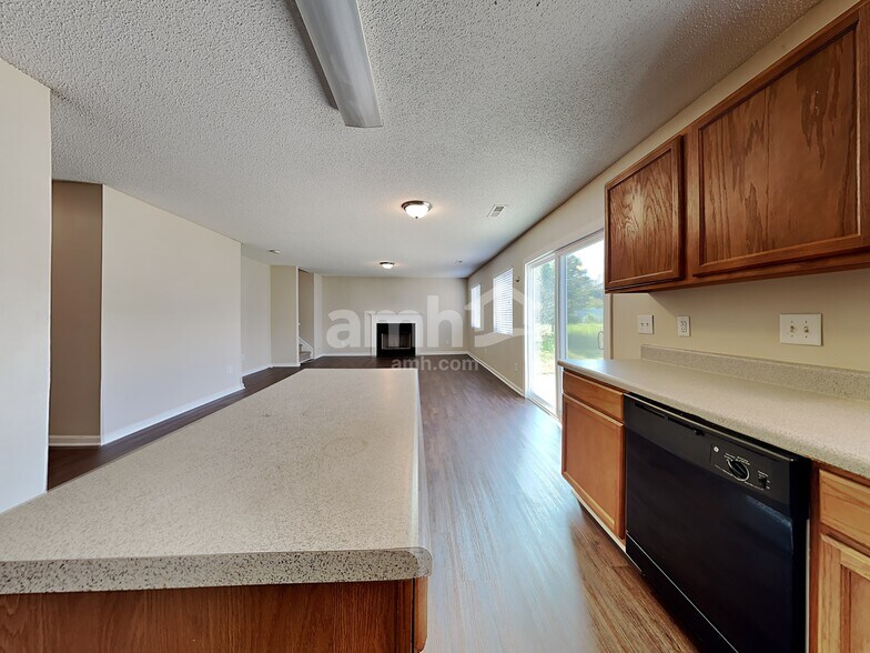 Building Photo - 806 Topsail Dr