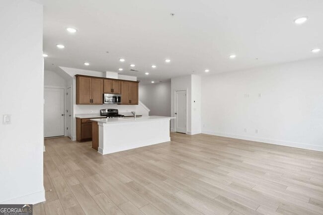 Building Photo - 187 Redbud Rd