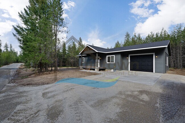 Building Photo - 2 Bedroom 1 Bathroom Home with a Single Car Garage Available in Blanchard!