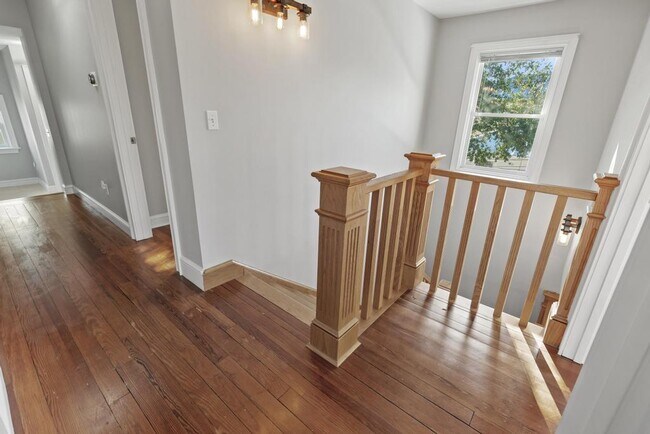 Building Photo - 313 St George St