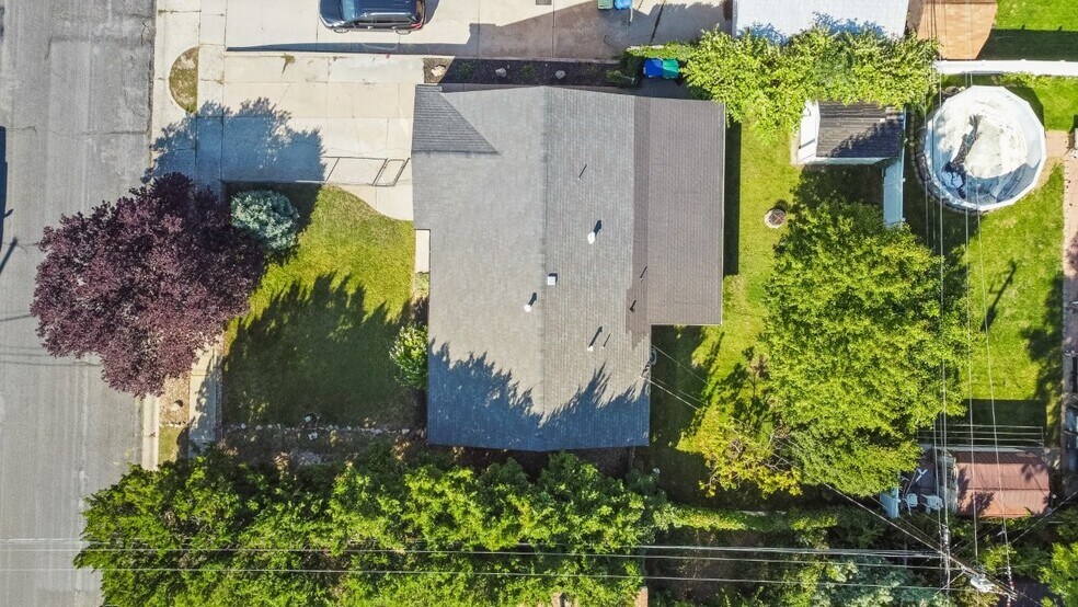 Building Photo - 1024 1st St