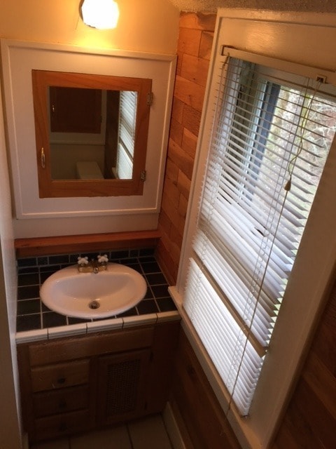 Building Photo - Across from Reser 5 bedroom 2 Bath Home