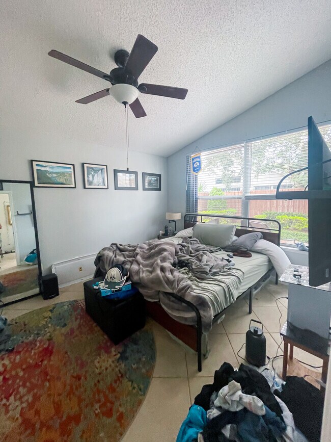 Building Photo - 4119 Forest Island Dr