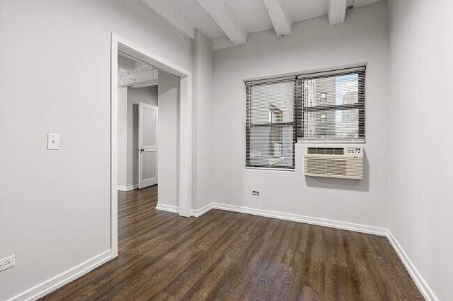 Building Photo - 5718 N Winthrop Ave