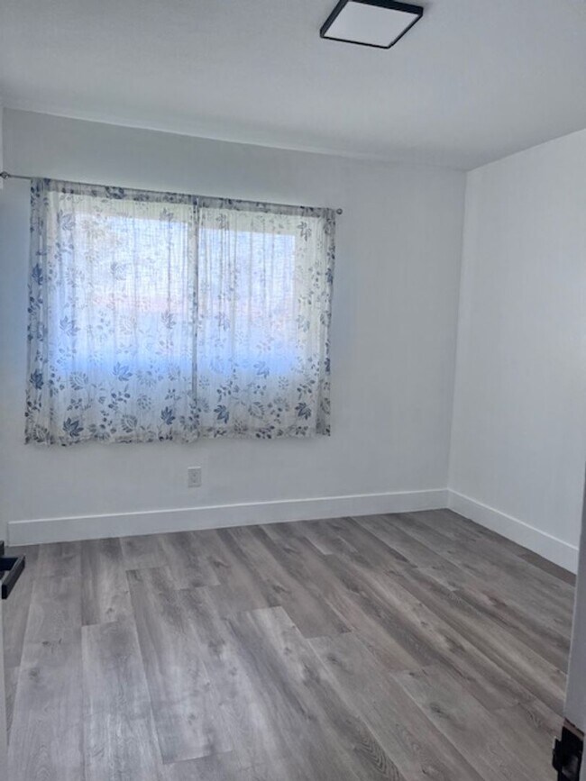 Building Photo - Recently Remodeled San Bernardino Home