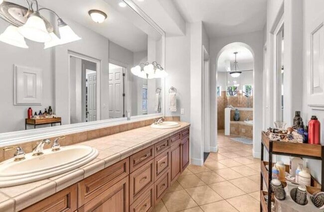 Building Photo - 357 Kelly Plantation Dr