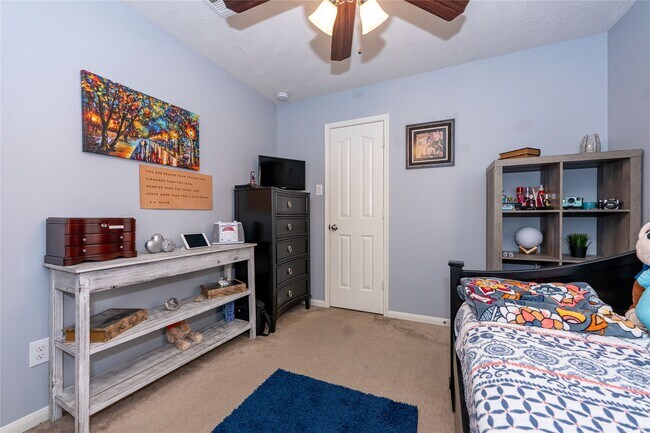 Building Photo - 10706 Plum Dale Way