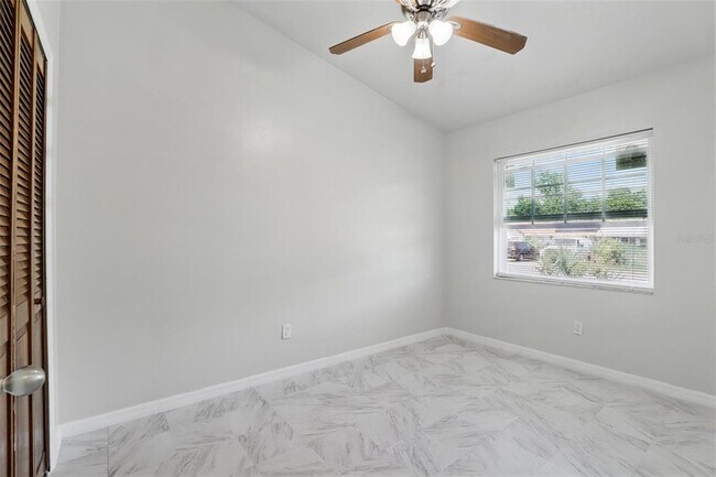 Building Photo - 28 N Lancelot Ave