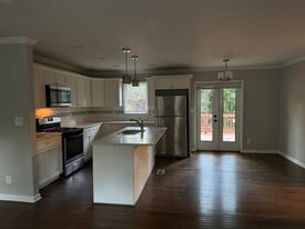 Building Photo - 3494 Maryvale Dr