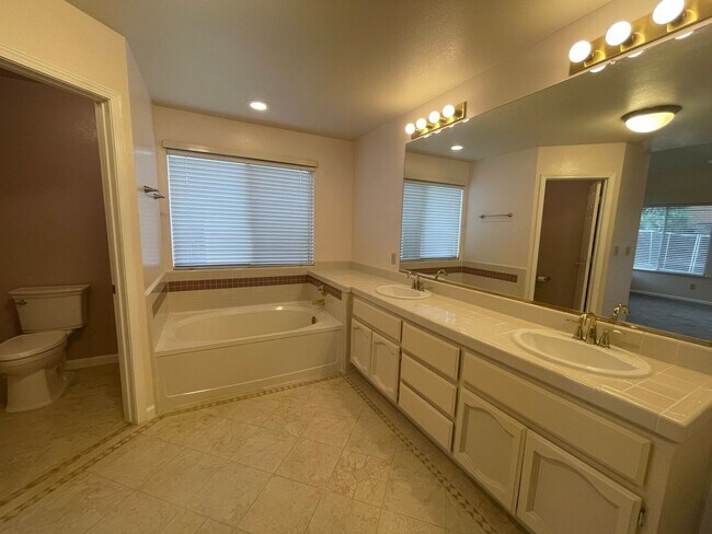 Building Photo - Broadstone neighborhood 4 bedroom home wit...
