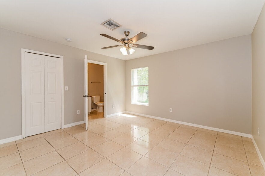 Building Photo - 4680 4th Ave SE