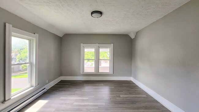 Building Photo - 131 Sturges Ave