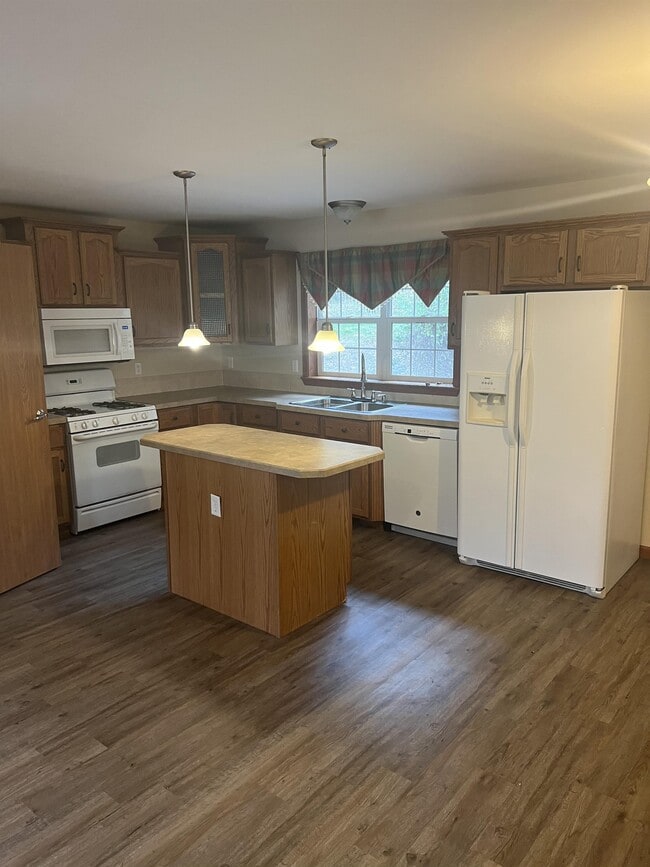 Building Photo - 1054 Ridgeway Ave