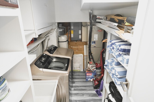 Building Photo - 1804 Pass a Grille Way