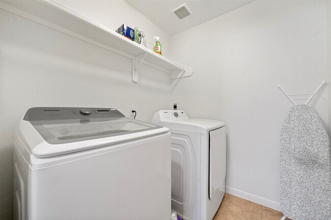 Building Photo - 18626 Prairie Larkspur Dr