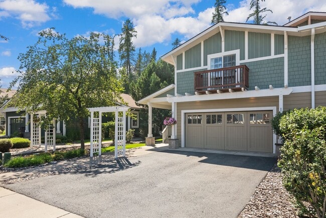 Building Photo - Furnished 2 BR + Den/2.5 BA Whitefish Townhome Available for 1 Month May 17-June 16, 2026