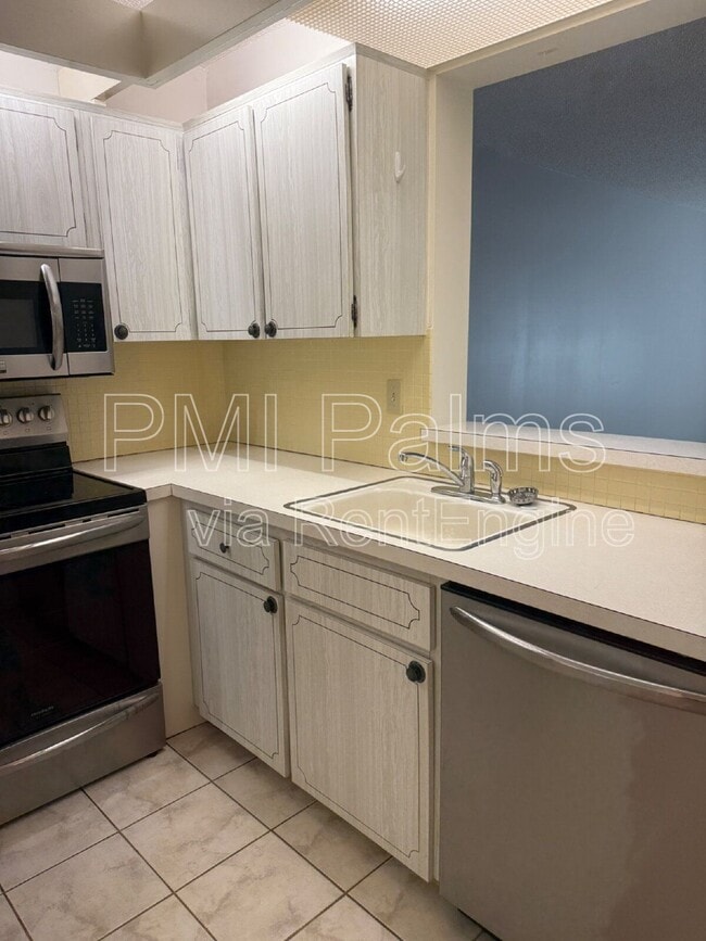 Building Photo - 2205 Belleair Rd