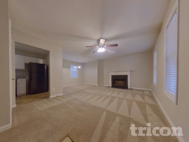 Building Photo - 238 Hampton Dr