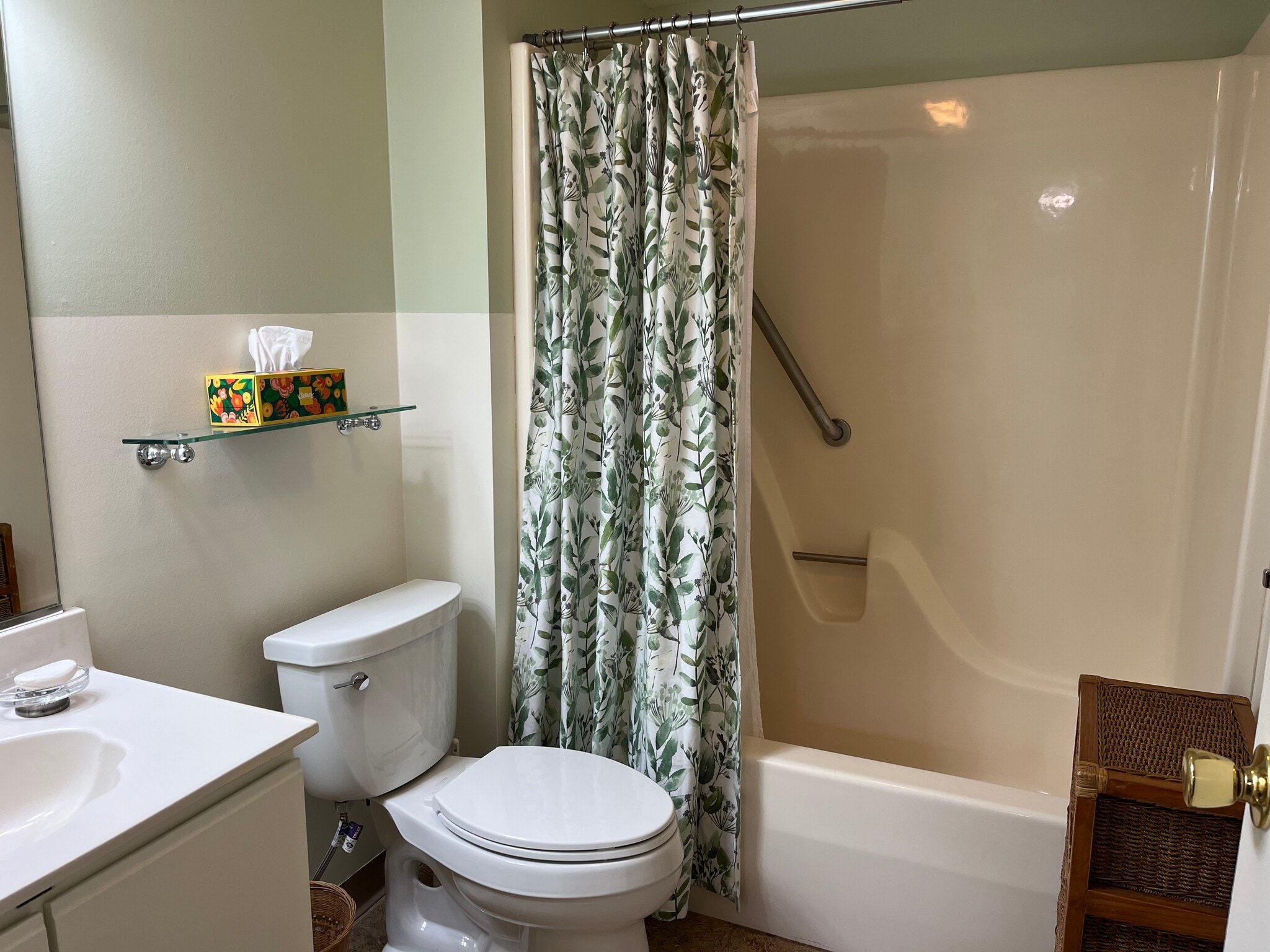 Full bathroom on first floor - 250 Thimbleberry Rd