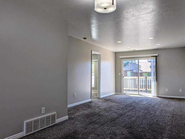 Building Photo - 2785 W 5525 S