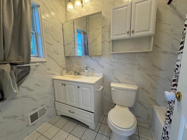 Building Photo - 58 Bostwick Ave