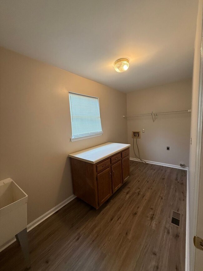 Building Photo - 5500 Misty Valley Dr