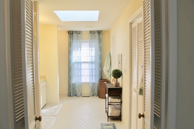 Building Photo - Spacious, Open Floor Plan at the end of 81st Street on the State Park!