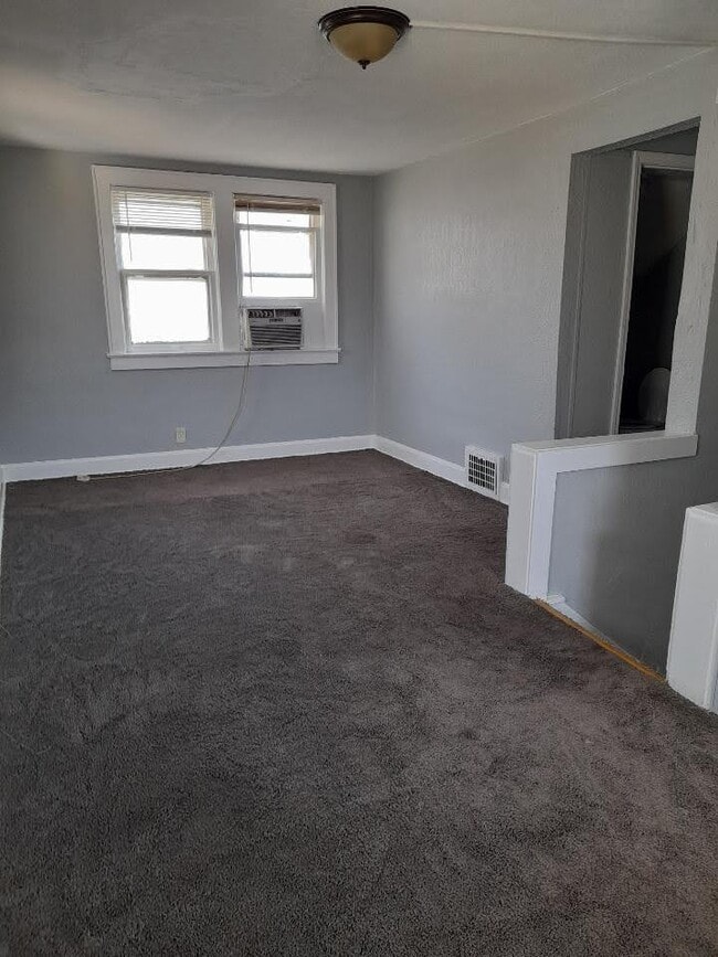 Building Photo - 1814 E 68th St